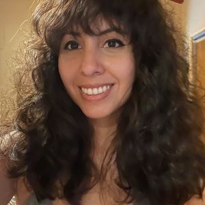 Meet your Posher, Yesenia